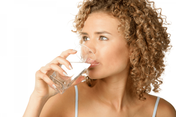Beber água ajuda no rejuvenescimento