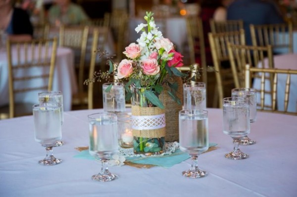 arranjo de flores na decoração de casamento