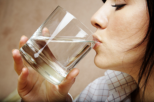 5 maneiras geniais para você beber mais água