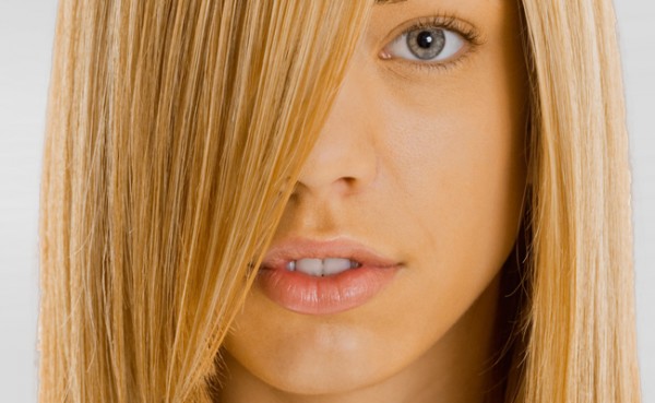 5 dicas para alisar cabelos loiros