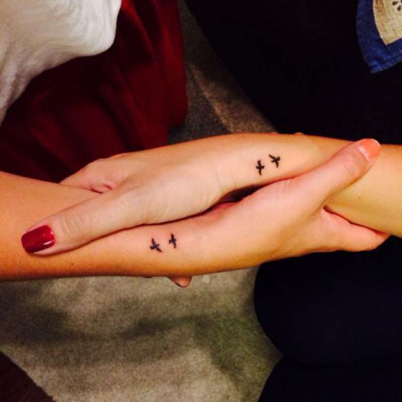 tatuagem de passarinhos para mãe e filha