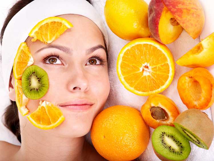 Precisamos manter uma alimentação rica em antioxidantes que são os combatentes dos radicais livres que causam o envelhecimento da pele.