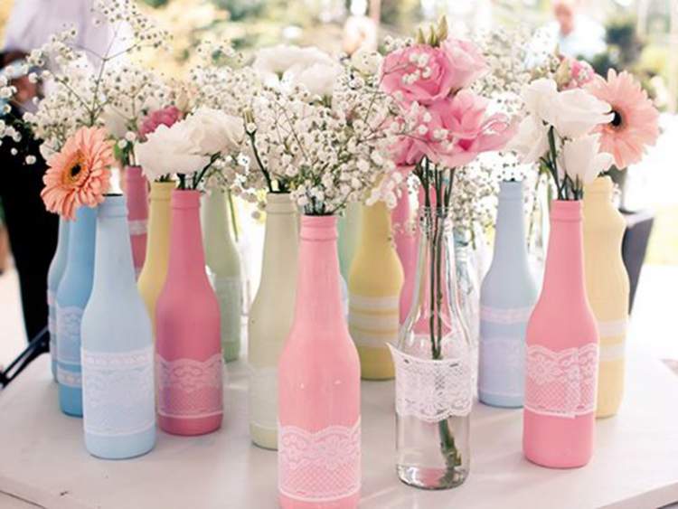 garrafas coloridas para decoração de casamento simples