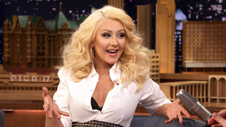 Christina Aguilera é contra os padrões de beleza