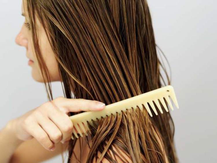 Cuidados ao pentear o cabelo para que os fios cresçam rápido e encorpados