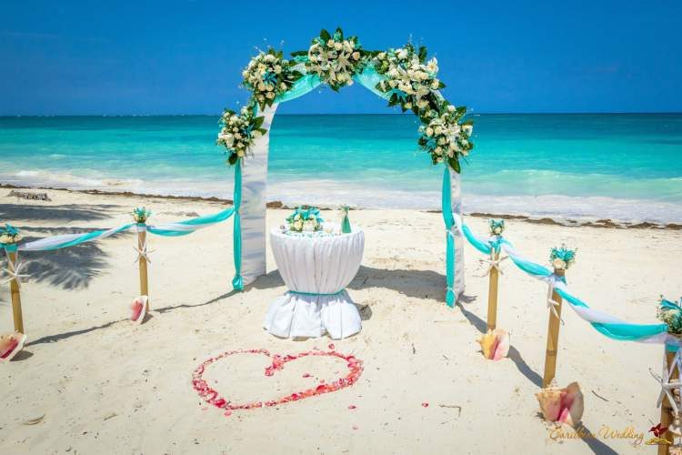5 coisas que você precisa saber para organizar um casamento na praia
