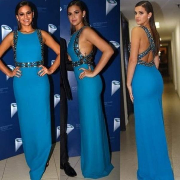 Bruna Marquezine usando vestido longo da Gucci decotado nas costas