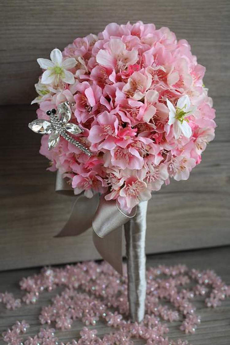Flor de cerejeira é perfeita para decoração de buffet de casamento