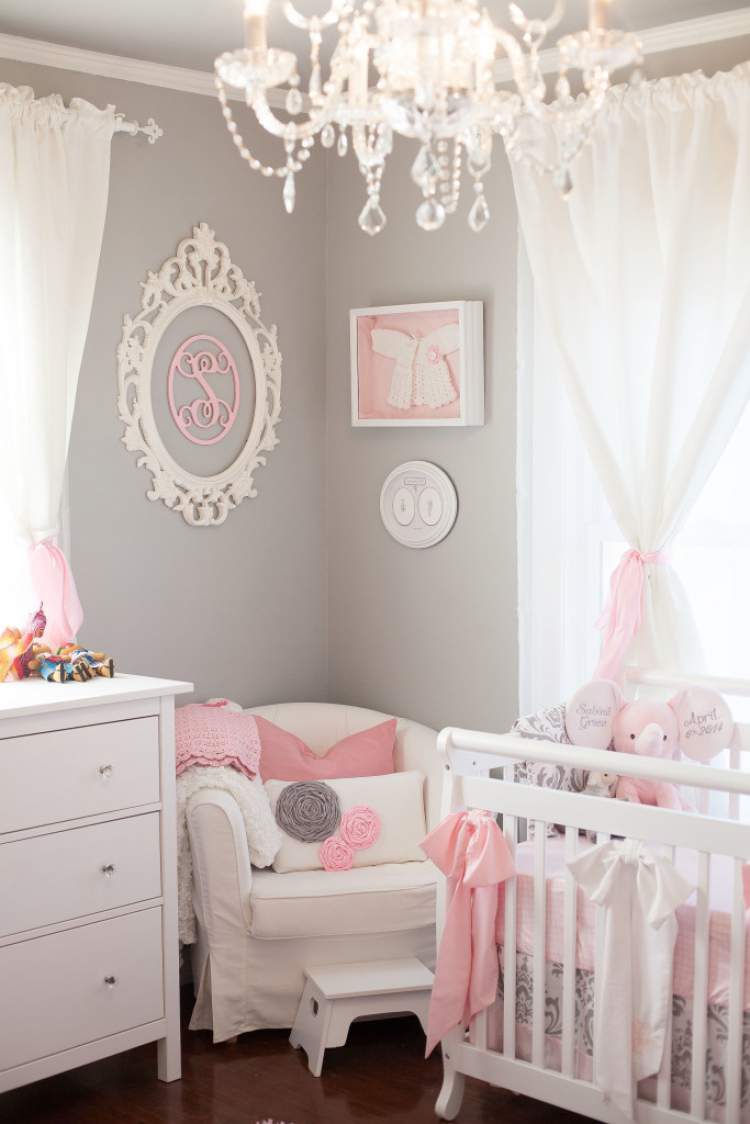 Decoração do quarto do bebê menina