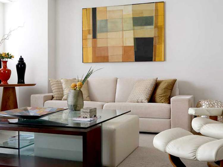 Almofadas e quadros ajudam a melhorar a decoração da casa