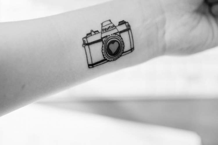 Tatuagem delicada inspirada na fotografia