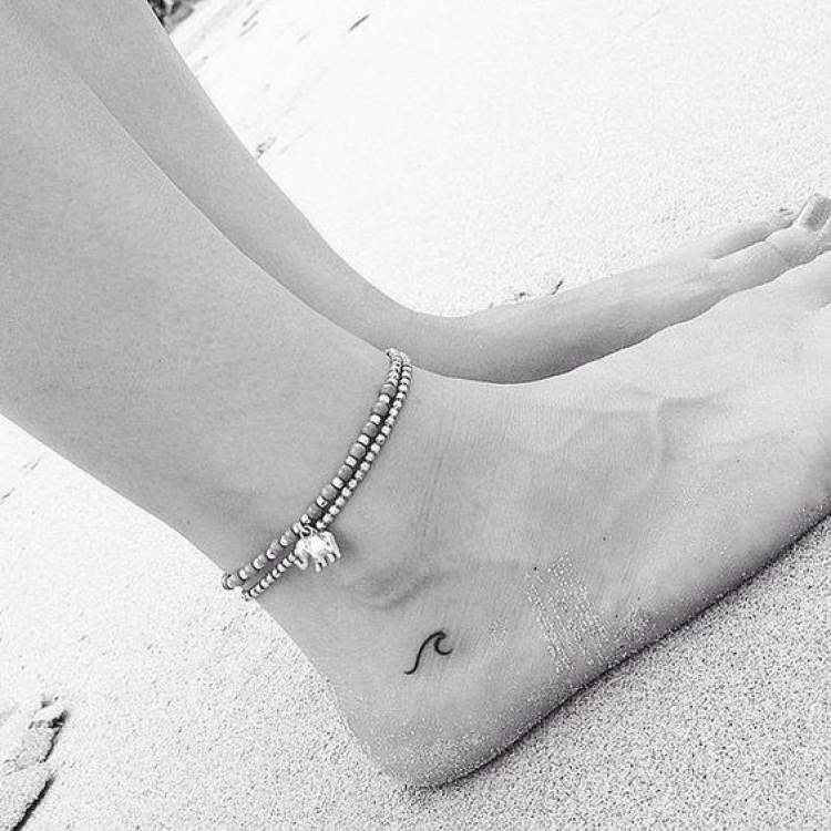 Tatuagem delicada no pé