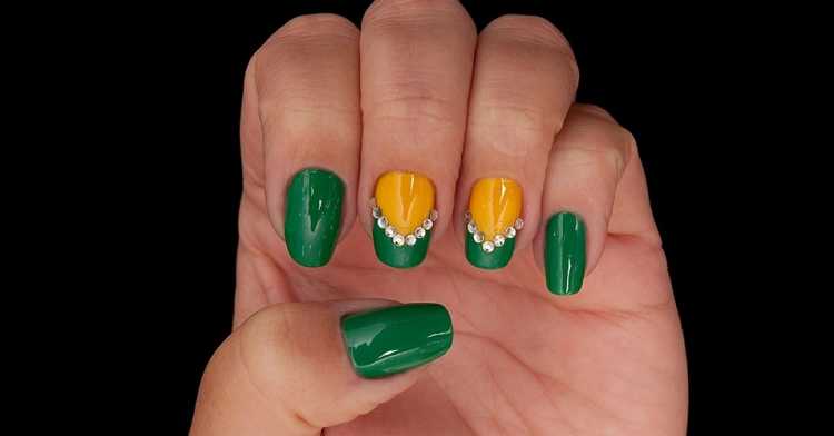 Decoração de unhas nas cores verde e amarelo