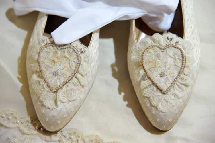 Os sapatos utilizados pela princesa Diana no casamento com o Príncipe Charles