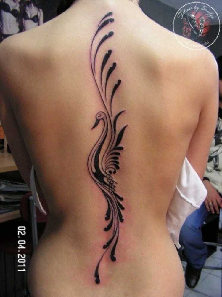 tatoo feminina nas costas