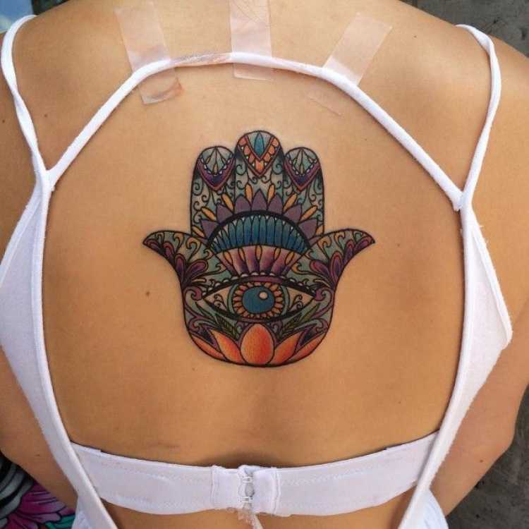 tatuagem grande nas costas