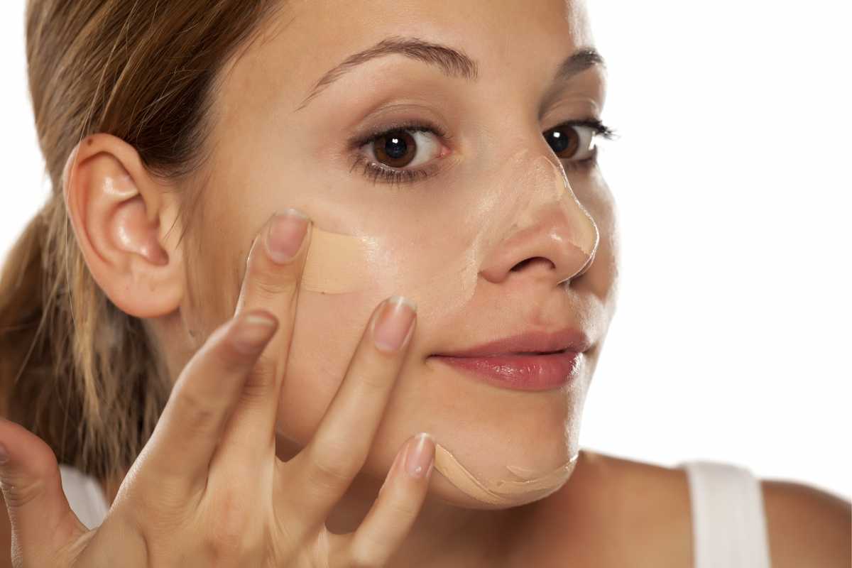 Como usar a base para evitar um grave erro de maquiagem
