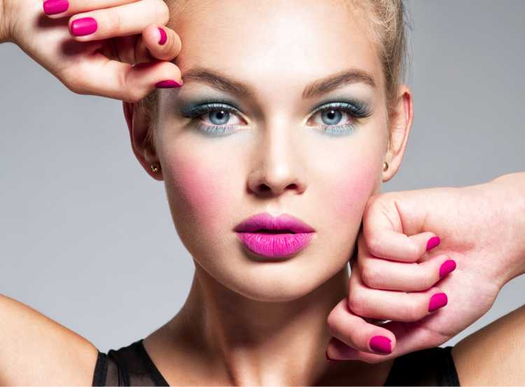 Maquiagem para sessão de fotos com batom rosa