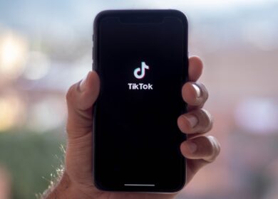 FYP TikTok: Entenda o Significado da Sigla