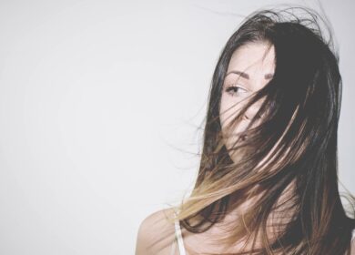 Penteados Madrinha Cabelo Curto: looks e tendências 2026